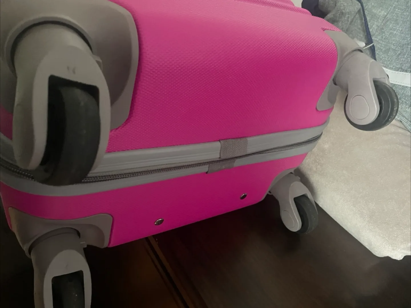 Pink Carry-On Suitcase image indicator(4)