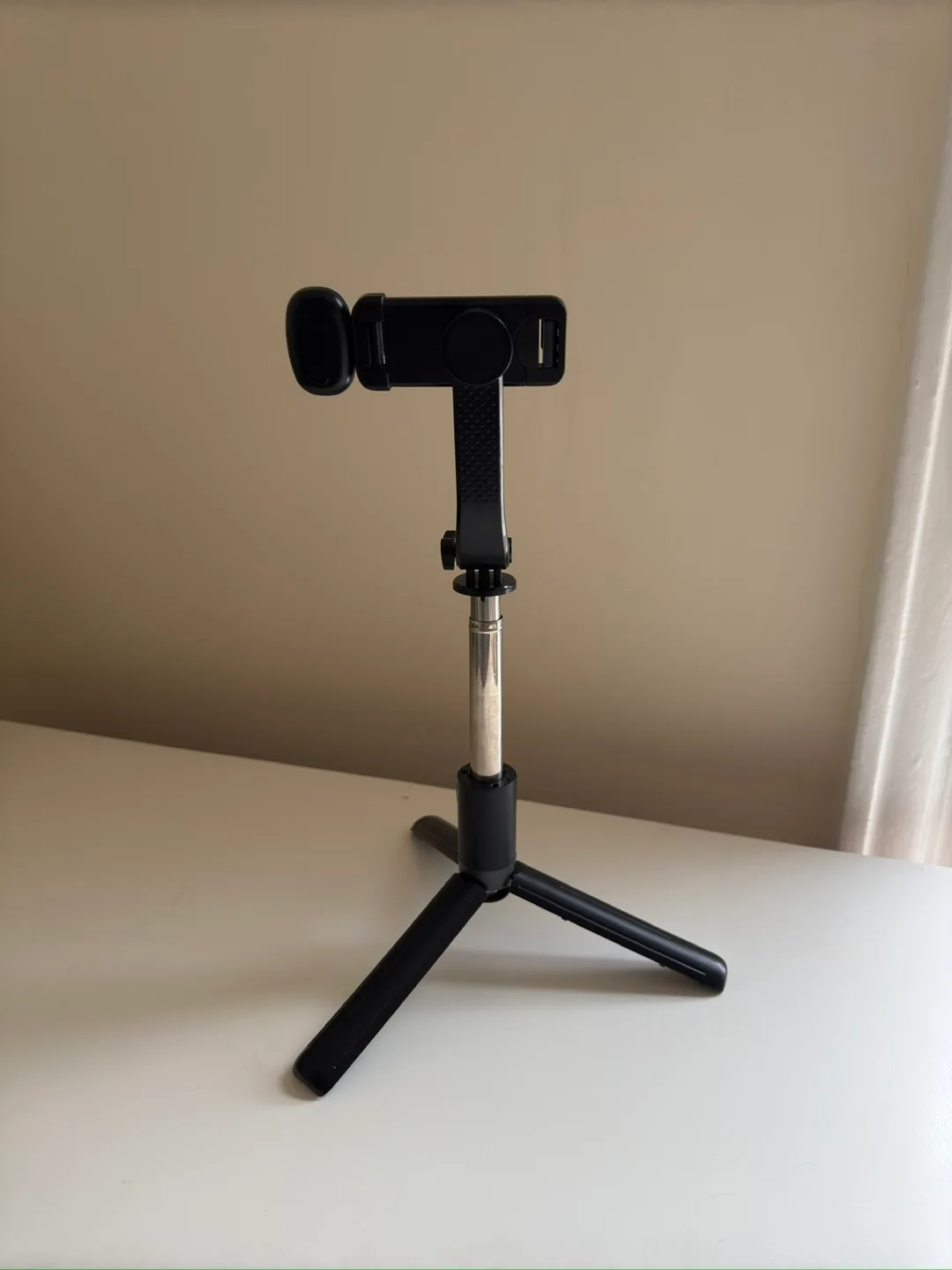 Extendable Phone Tripod thumbnail