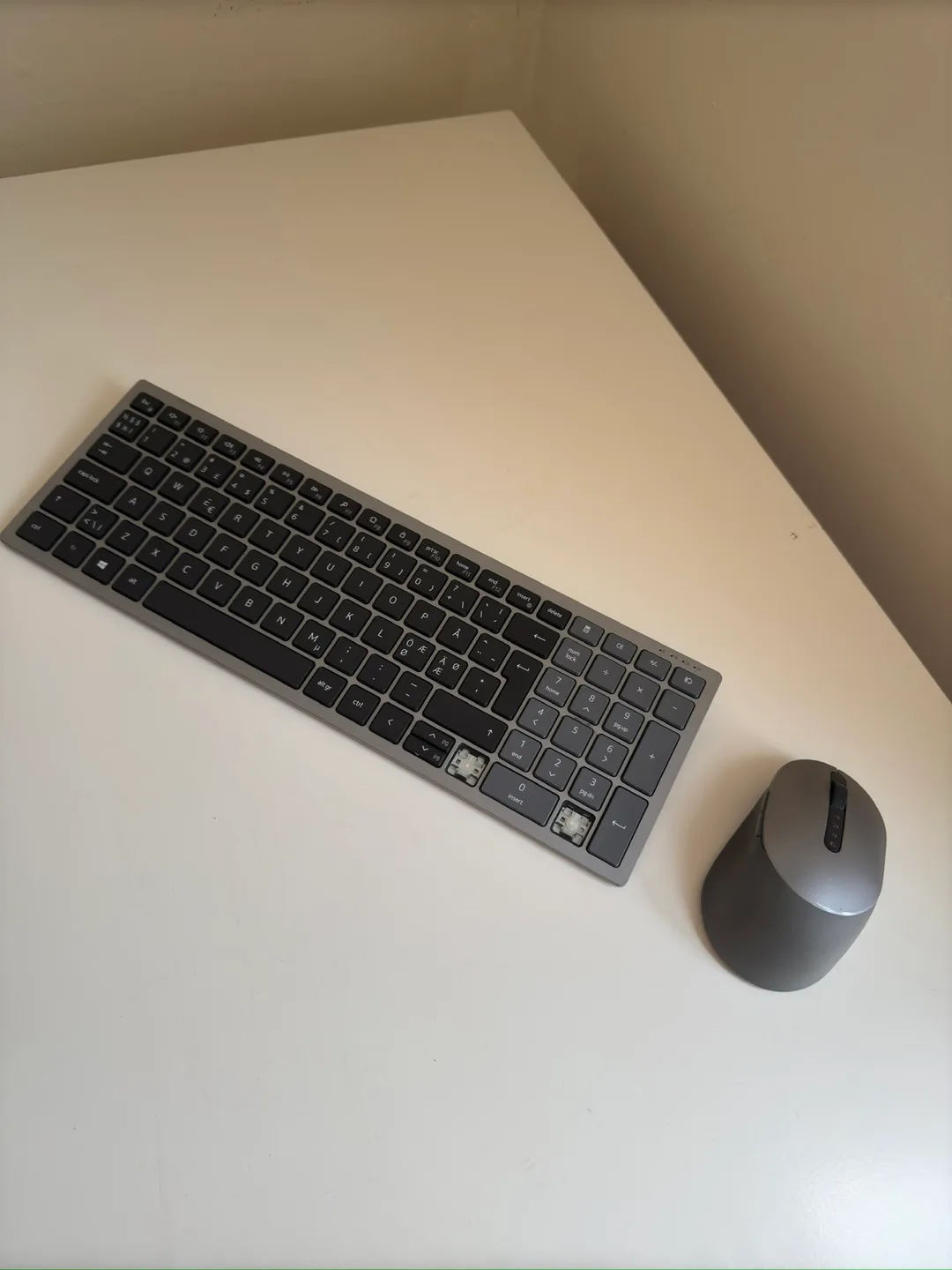Gray Wireless Mouse thumbnail
