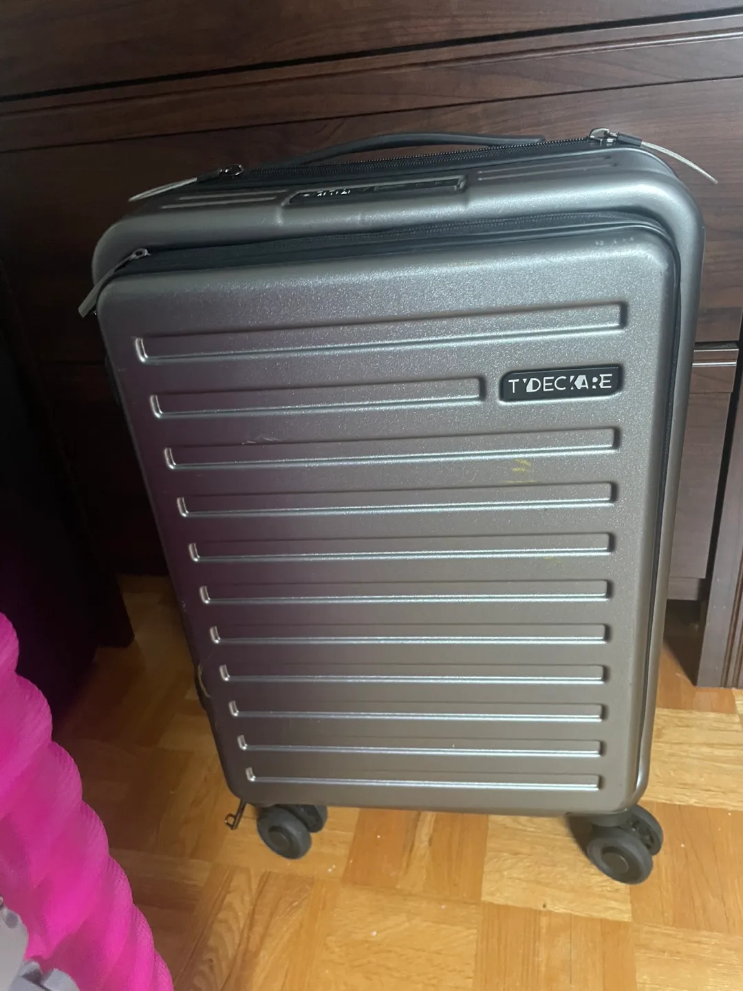 TydeCakre 20-inch Carry On Luggage - Like New! image indicator(6)