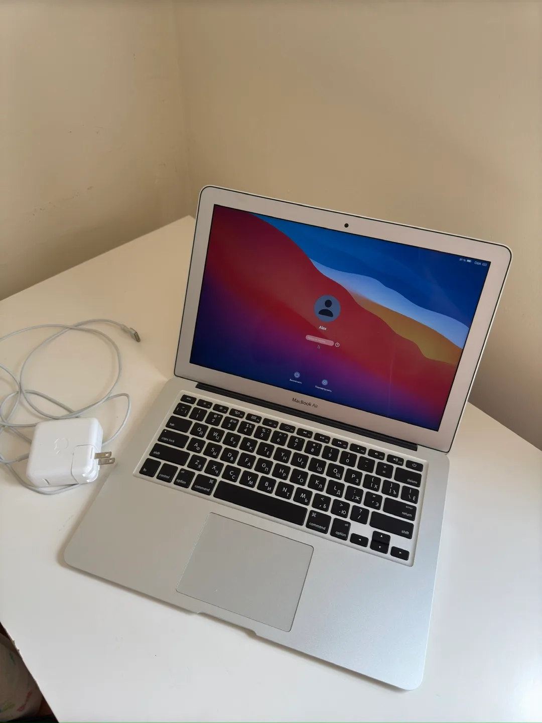 MacBook Air 14 thumbnail