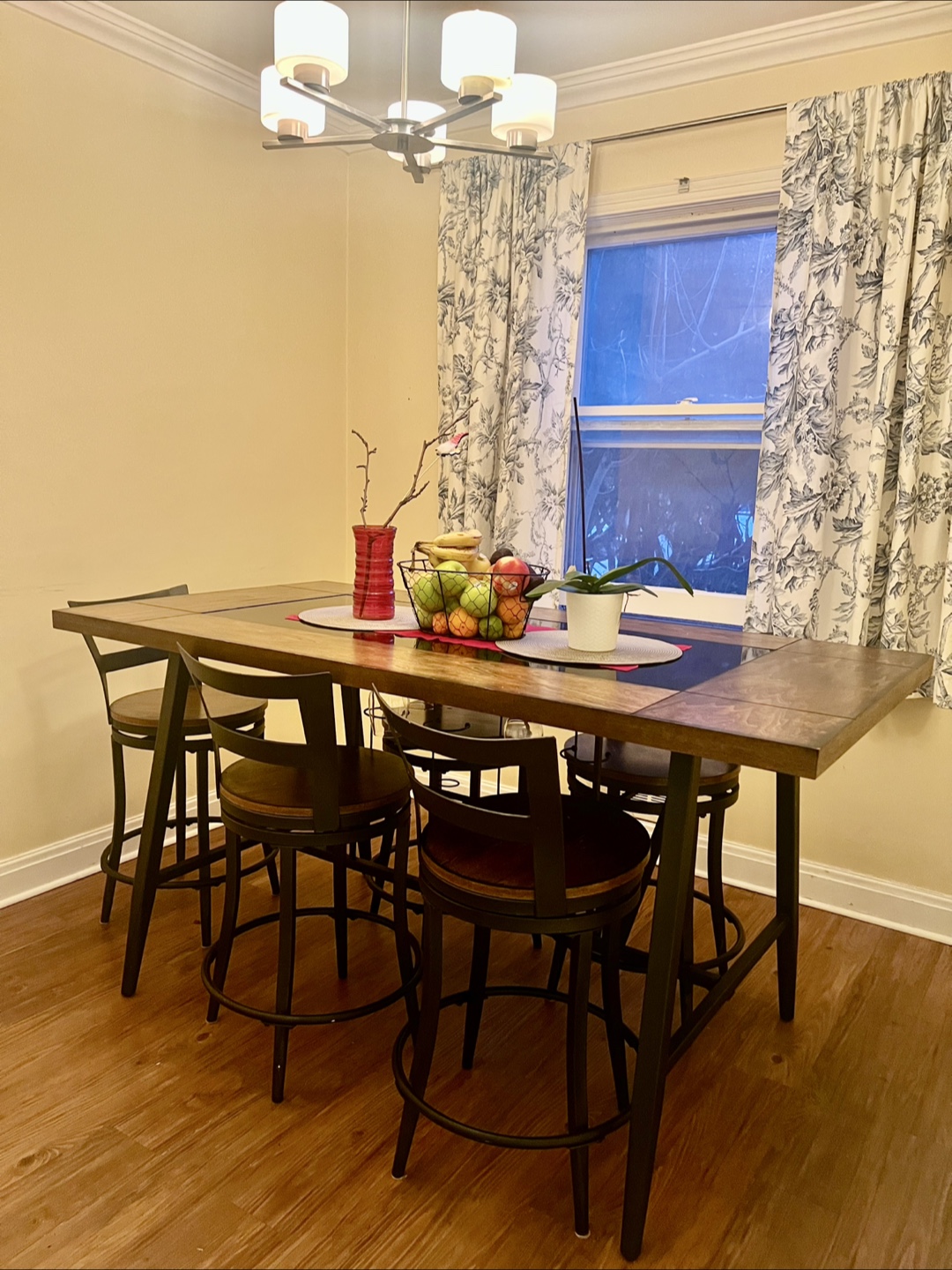Dining Table with 5 Bar Stools