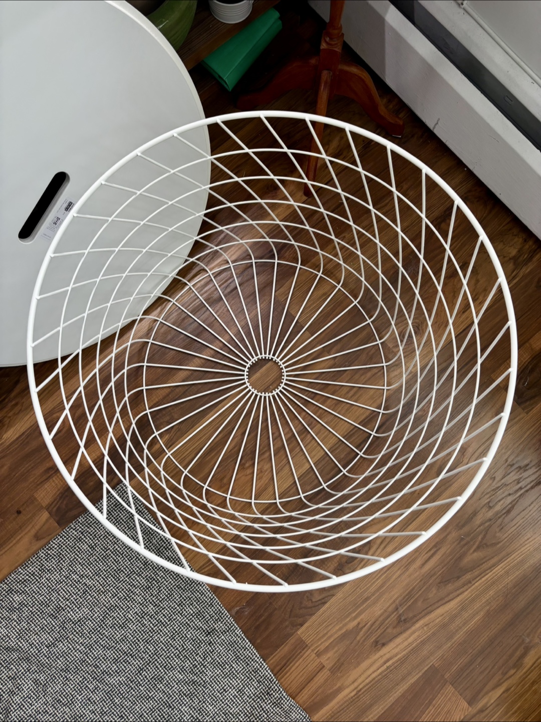 White Wire Basket Side Table - photo 4