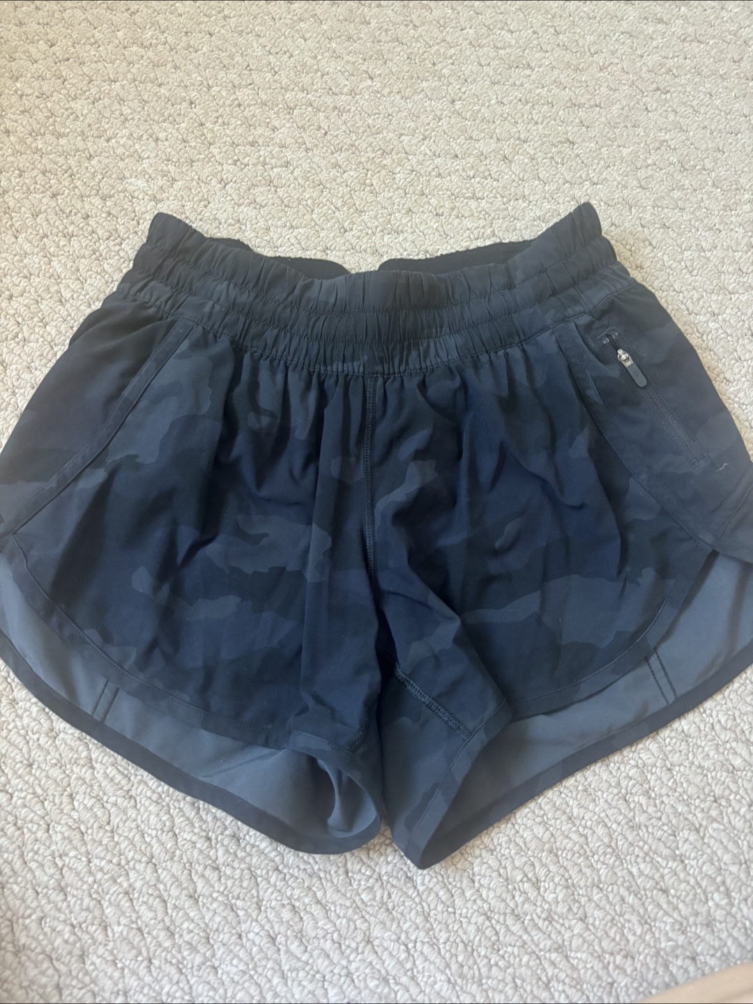 Lululemon Hotty Hot high rise Shorts - Size 8