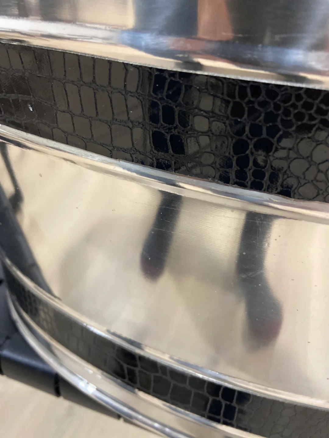 Metal Ice Bucket with Faux Croc Trim image indicator(5)