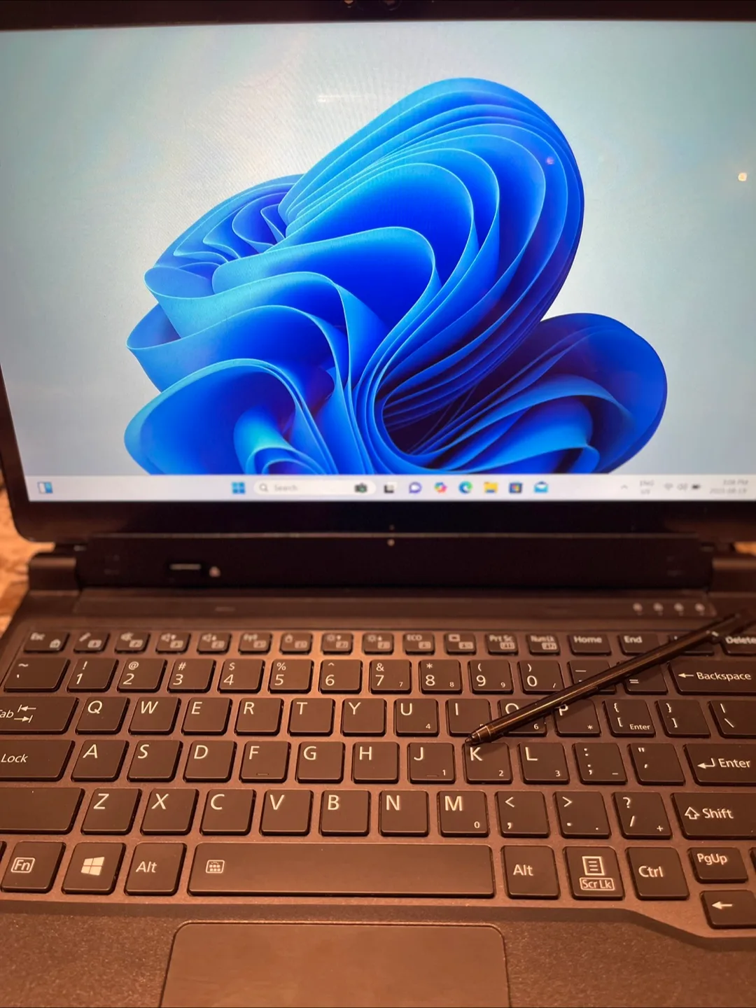 “Windows 11 Tablet + Keyboard | i5, 8GB, SSD – Fujitsu Q739” thumbnail
