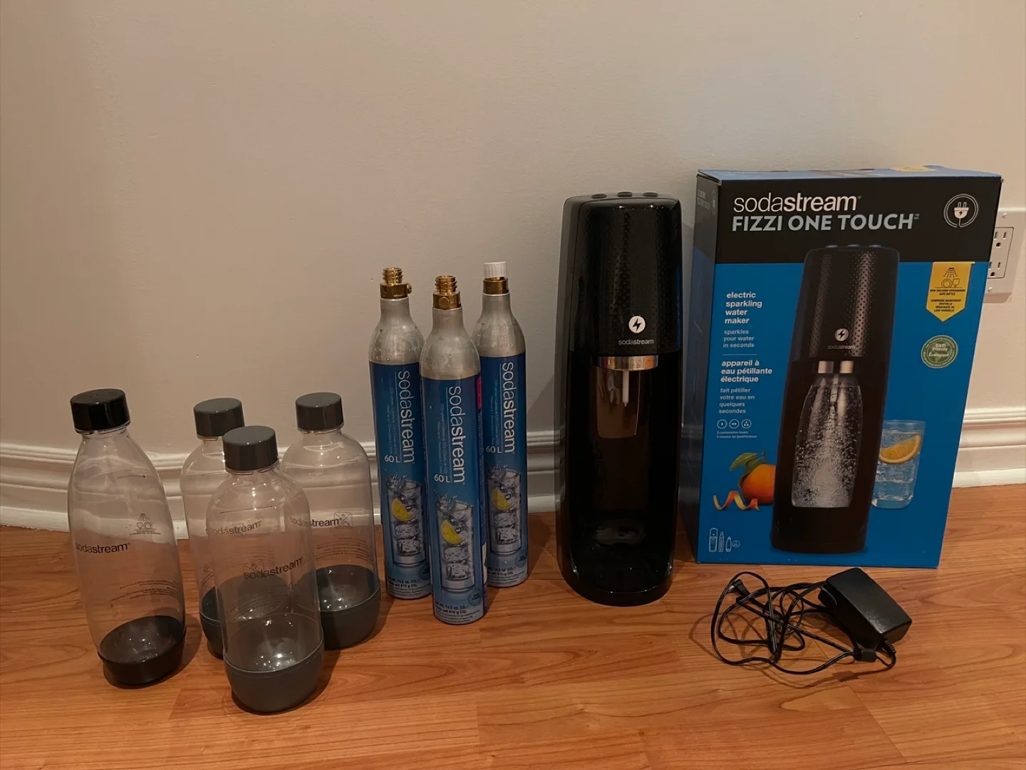 SodaStream Fizzi One Touch + 3 Canisters thumbnail