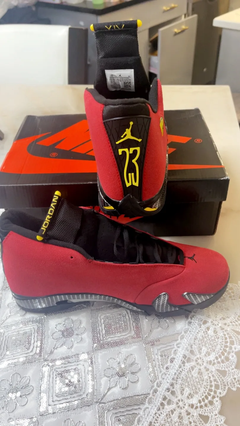 Nike Air Jordan 14 Retro Ferrari size 10 image indicator(2)