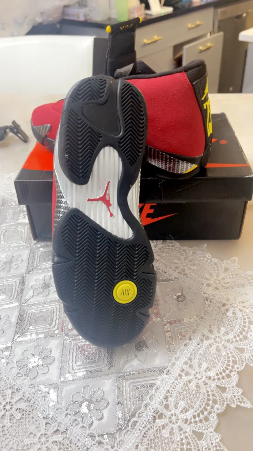 Nike Air Jordan 14 Retro Ferrari size 10 image indicator(4)