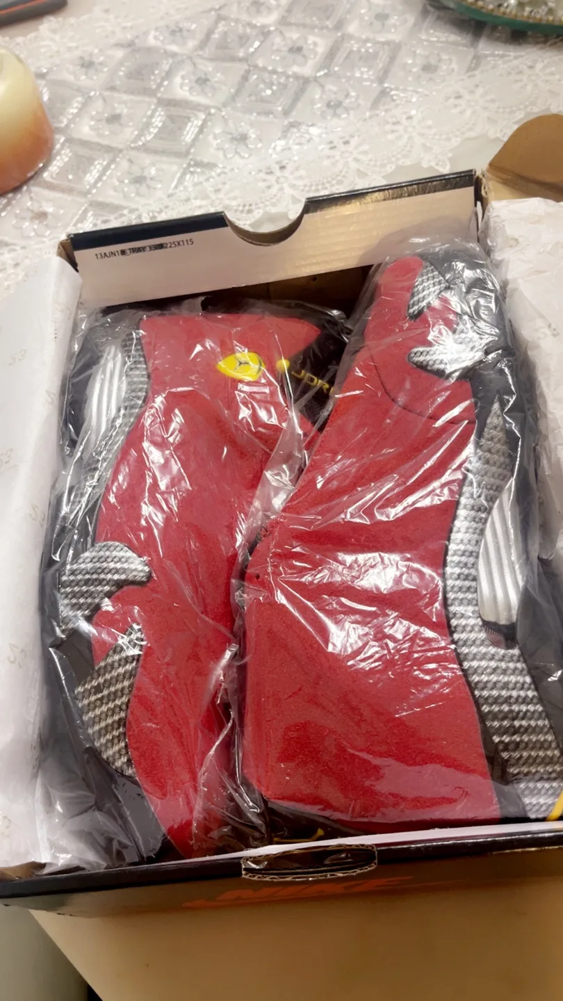 Nike Air Jordan 14 Retro Ferrari size 10 image indicator(7)