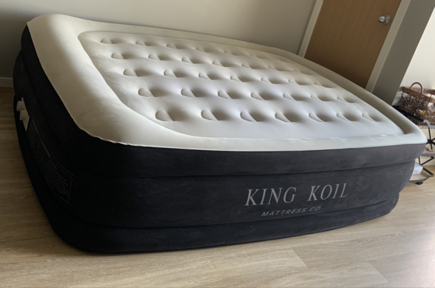 King Koil Mattress Co. Air Mattress (size queen) - photo 2