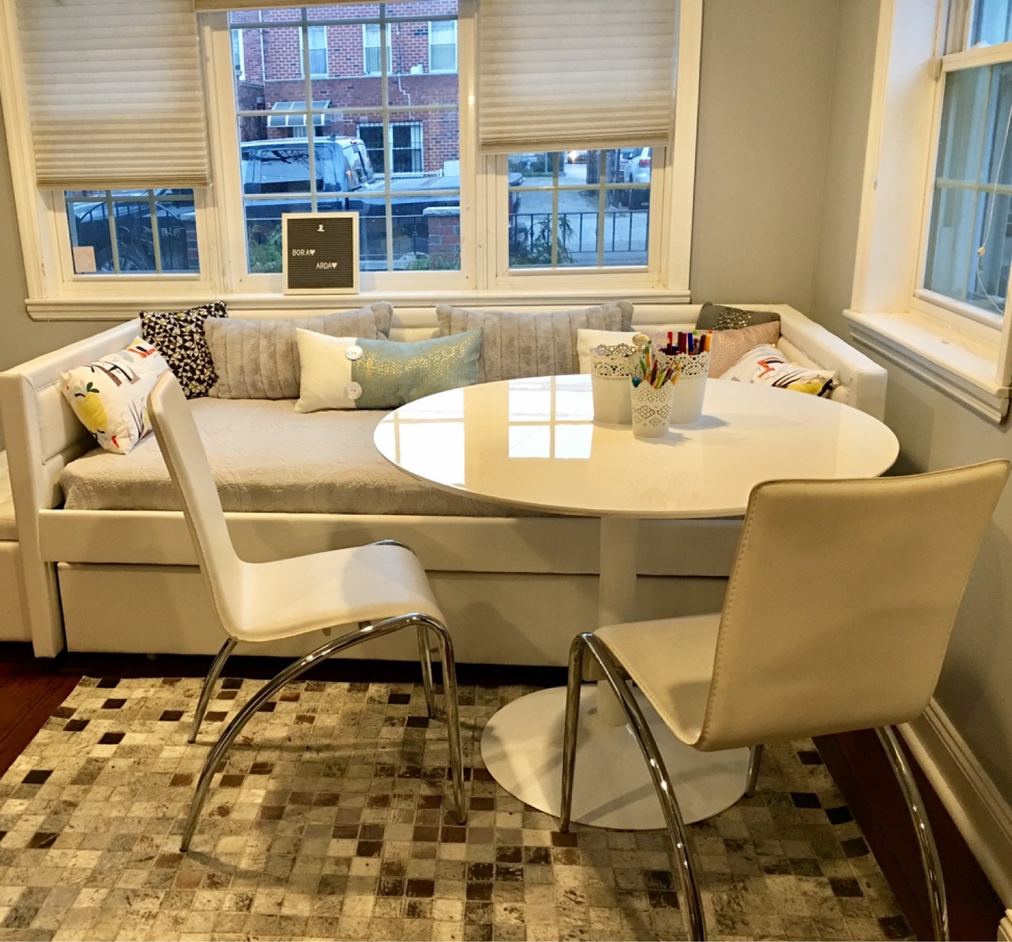 Round White Dining Table - photo 2