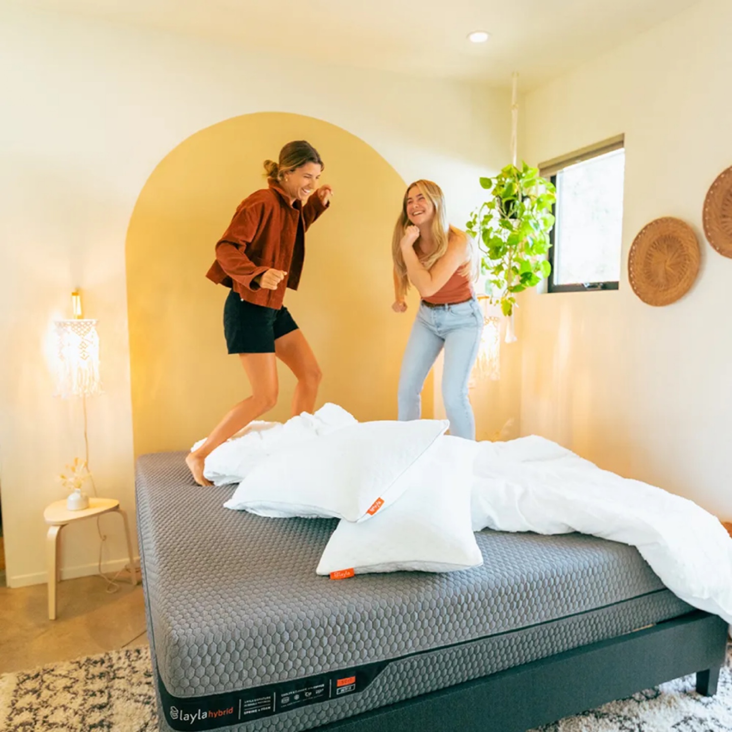 Layla Hybrid Flippable Mattress-QUEEN-NEW IN BOX - photo 2