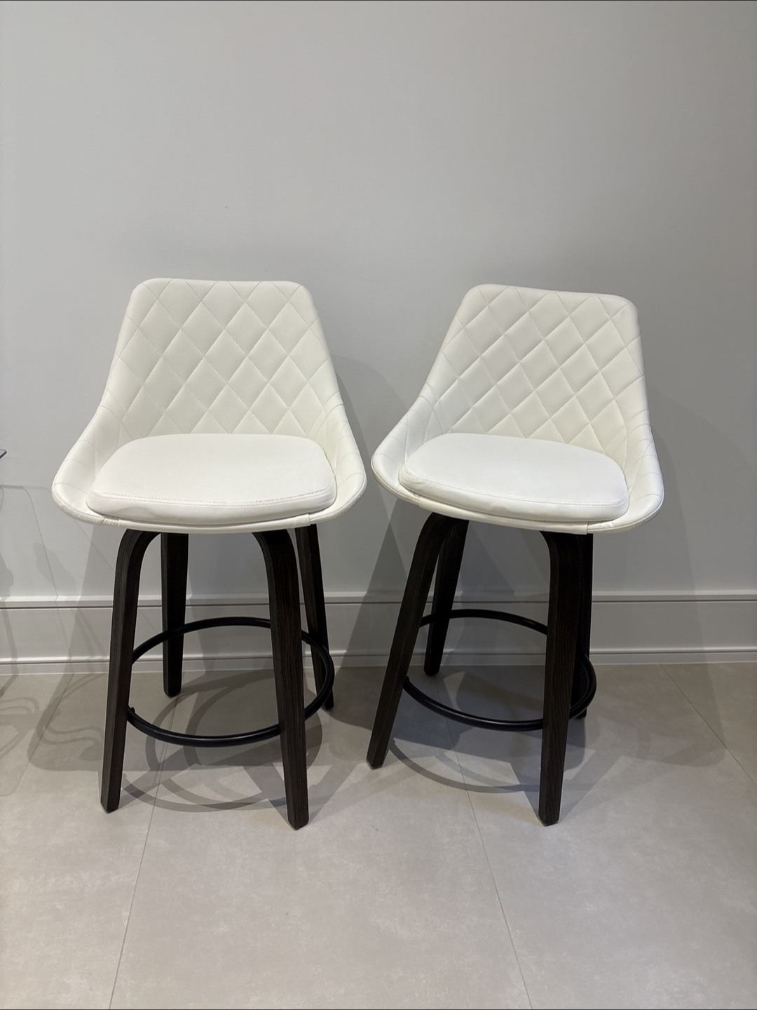 Set of 2 Gorgeous White Leather Bar Stools