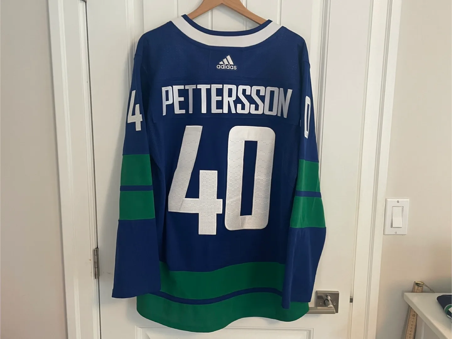 Adidas Vancouver Canucks Elias Pettersson Jersey Size 50 thumbnail