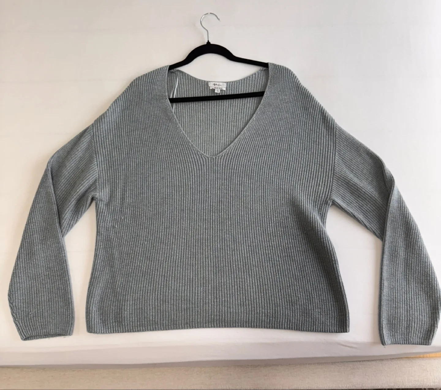 Reitmans V-Neck Sweater - XL