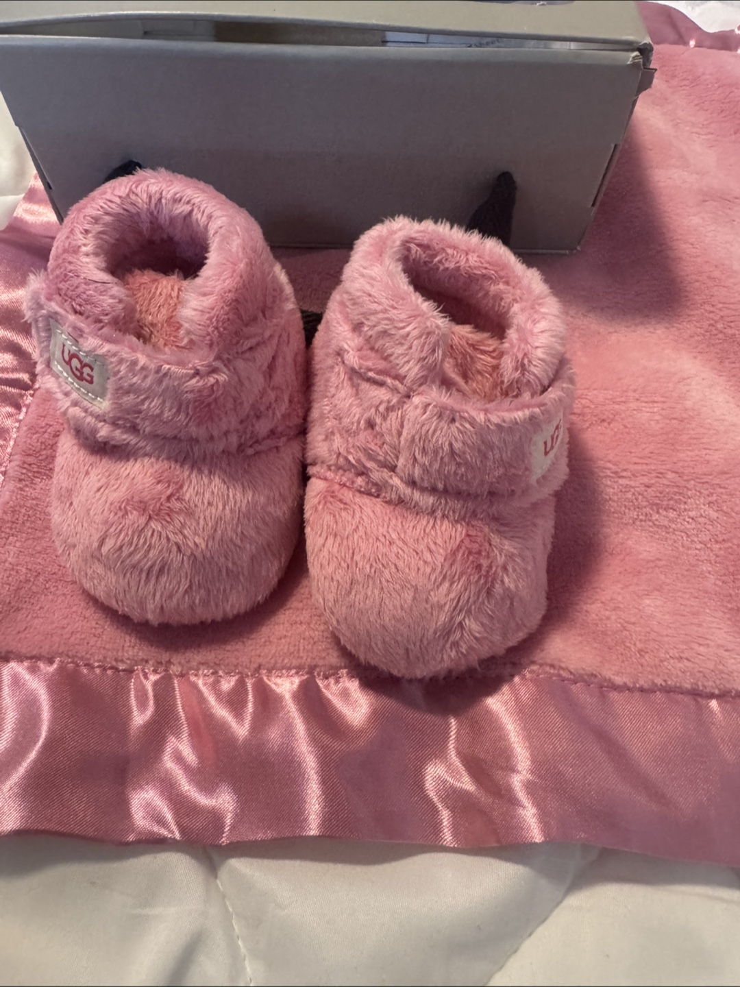 UGG Bixbee and Lovey Set - Size 0/1 - New with Box - photo 2
