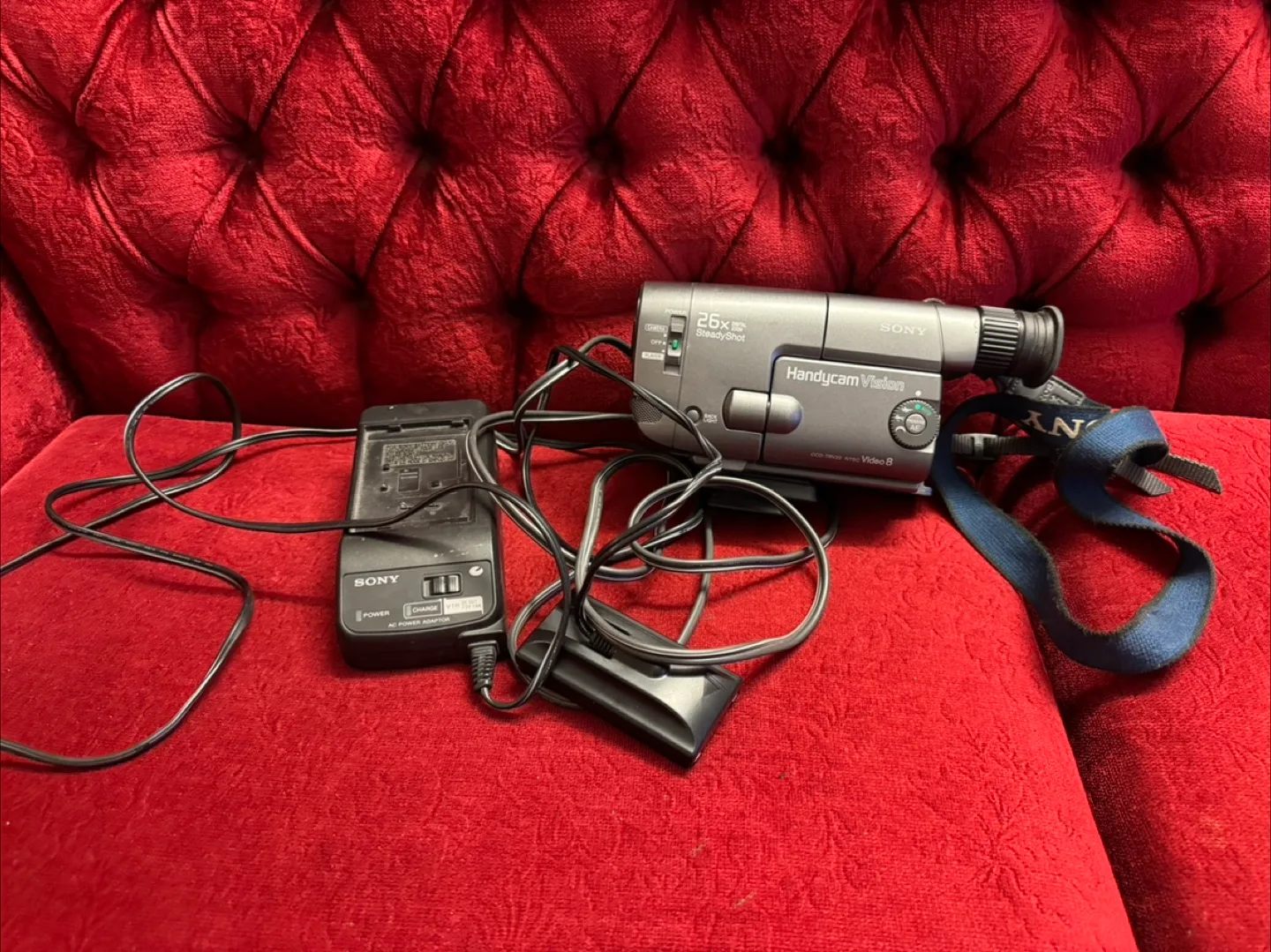 Sony Handycam Vision CCD-TRV22 Video8 Camcorder image indicator(2)