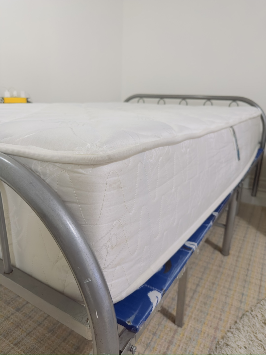 Beautyrest Twin Mattress and Foldable Metal Frame - photo 2