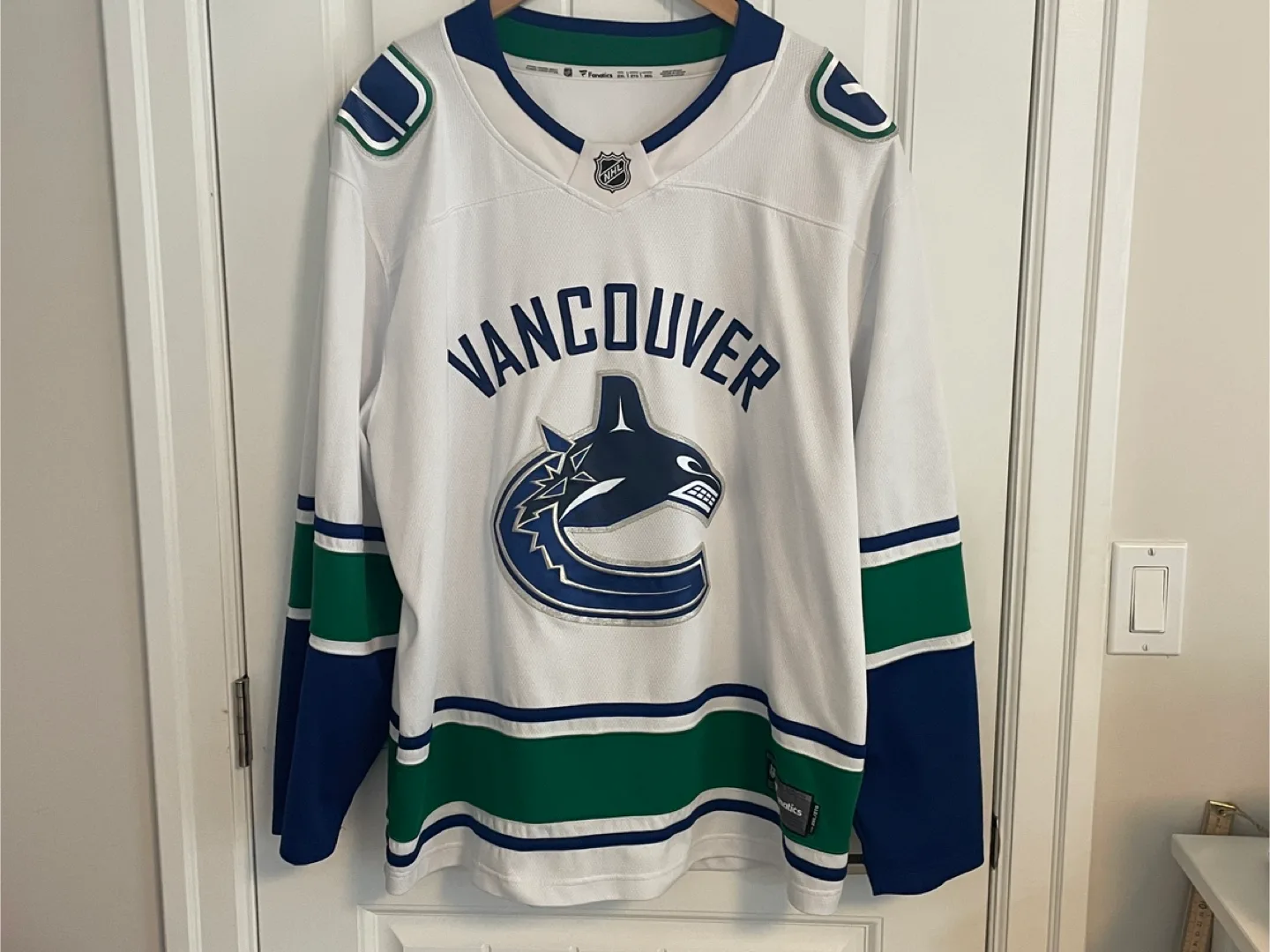 Authentic Fanatics Breakaway Vancouver Canucks Jersey Size 2XL thumbnail