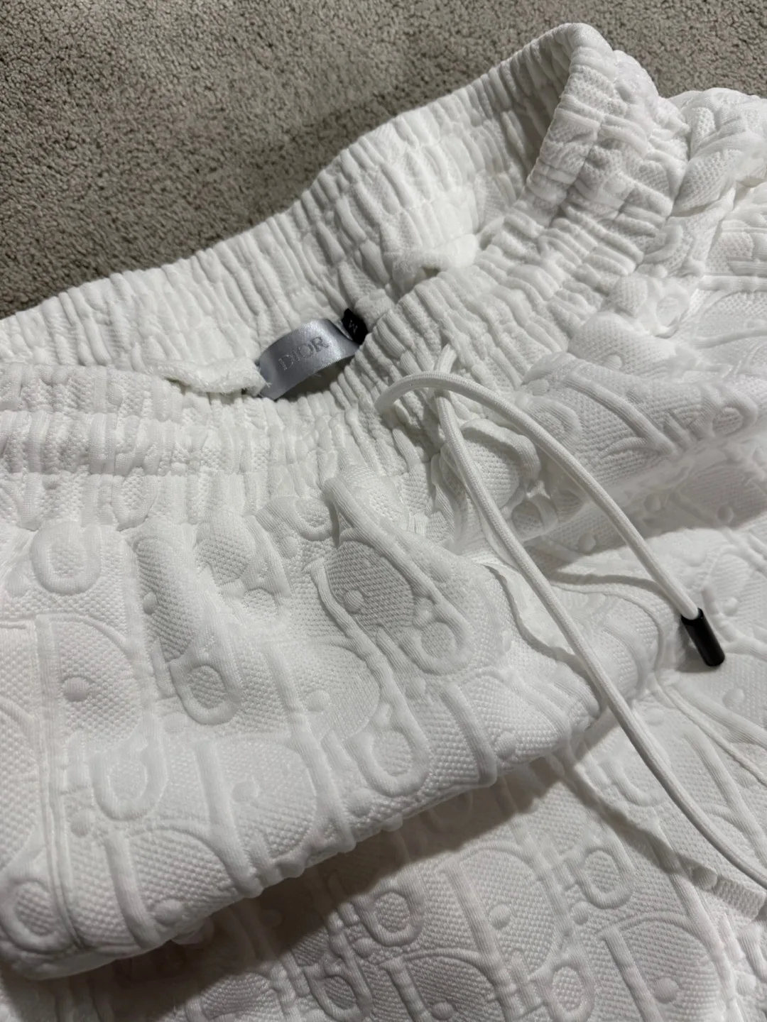 Dior tracksuit image indicator(3)