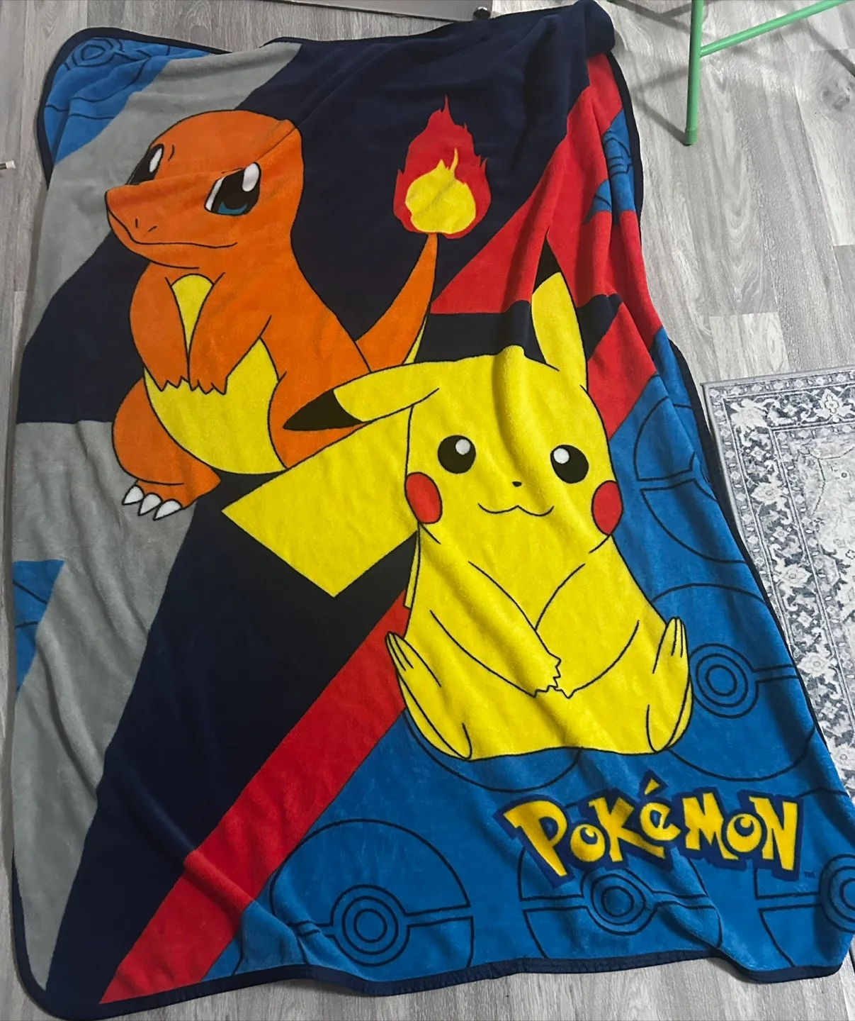 Pokémon Throw Blanket - Pikachu & Charmander image indicator(3)