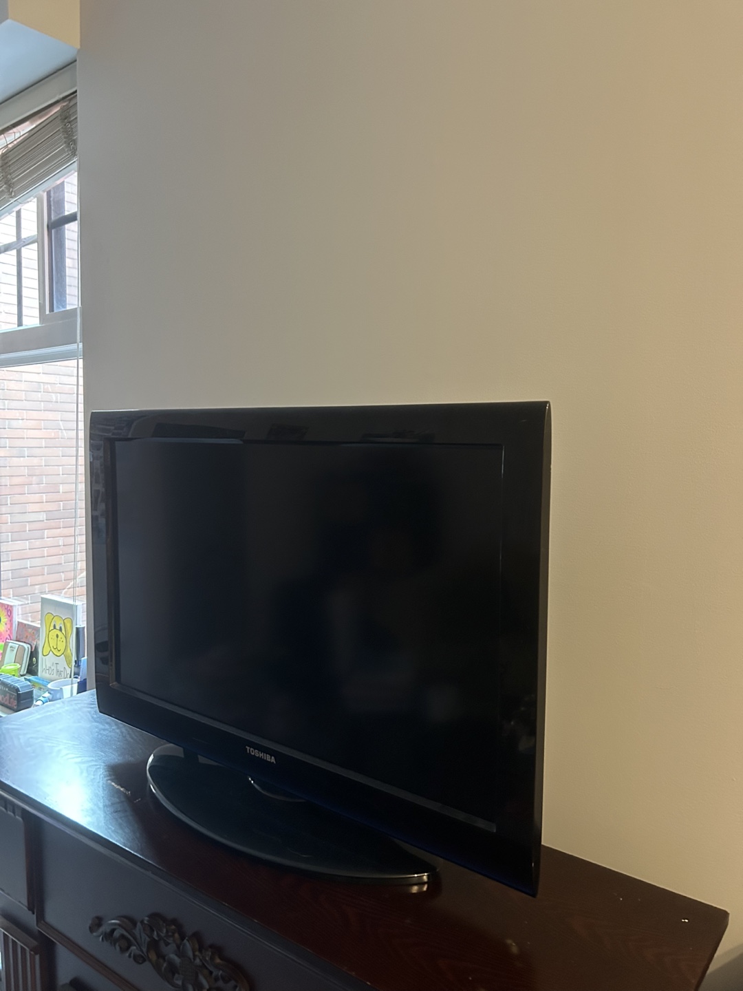 Toshiba 32 inch FireTV - photo 2