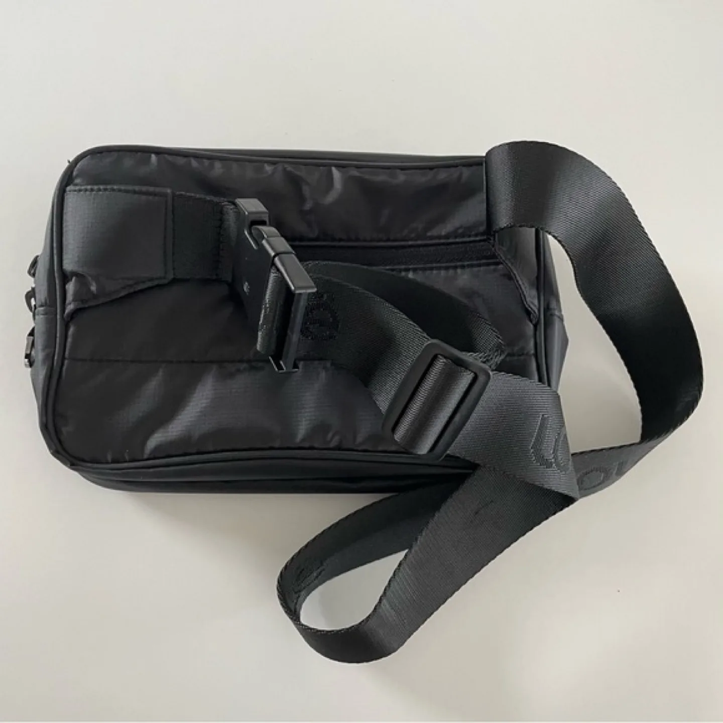 Lole Black Belt Bag (unisex) image indicator(5)