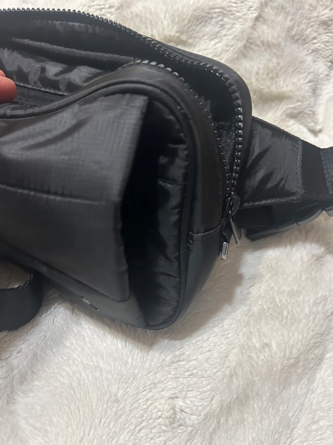 Lole Black Belt Bag (unisex) image indicator(3)