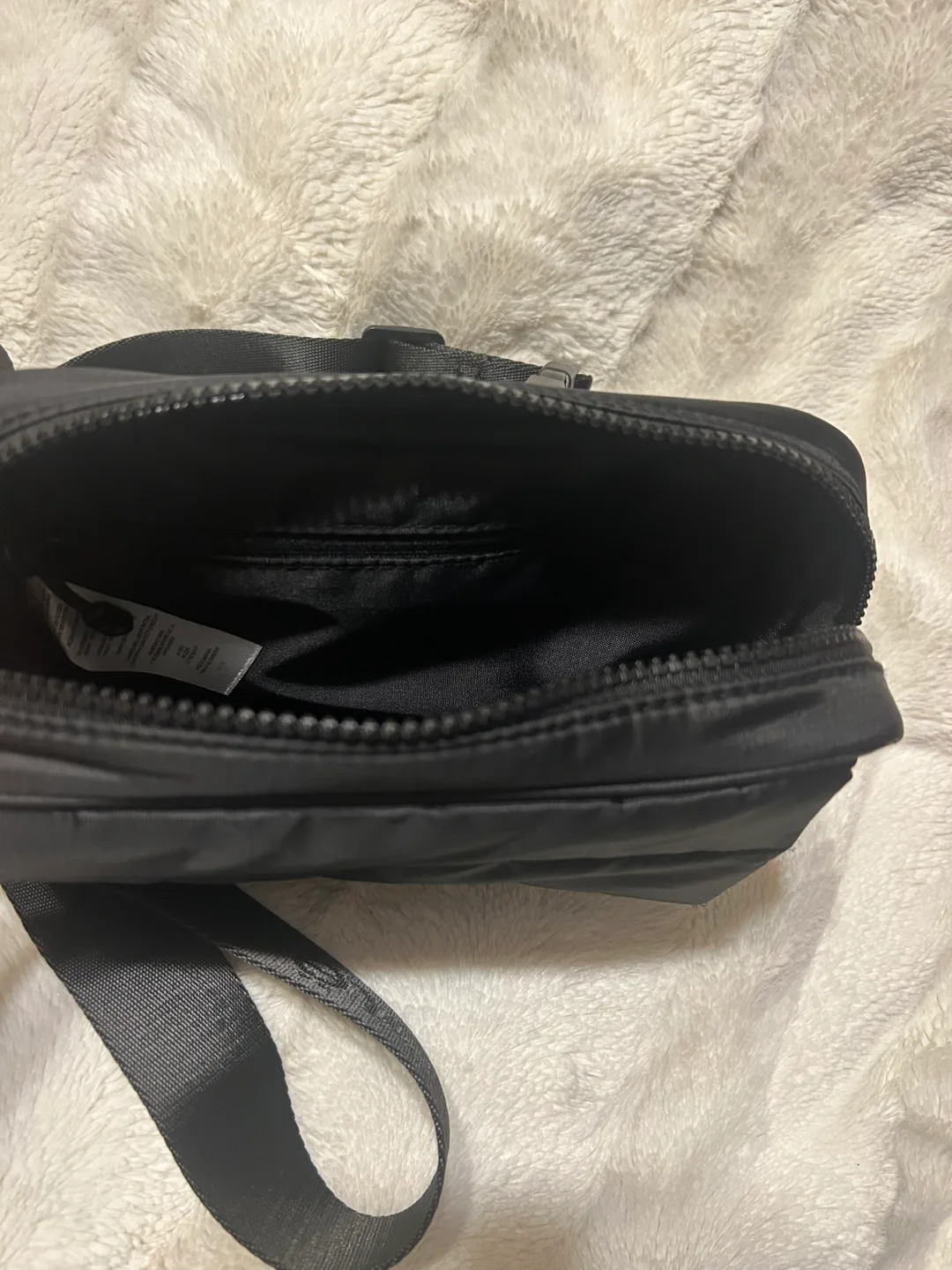 Lole Black Belt Bag (unisex) image indicator(2)