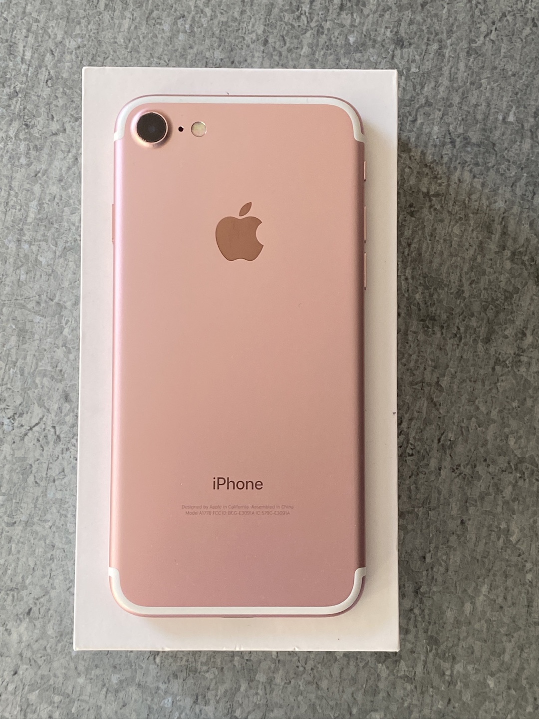 Apple iPhone 7 32GB Rose Gold w/ Box - photo 3