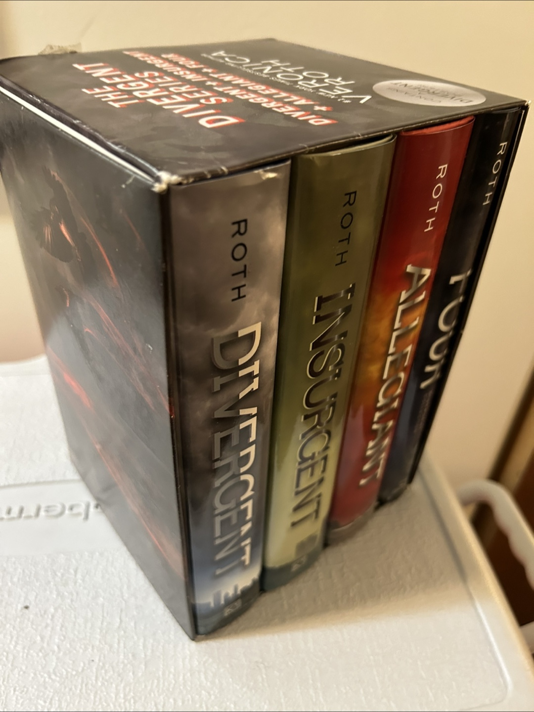 The Divergent Series Box Set by Veronica Roth - photo 2