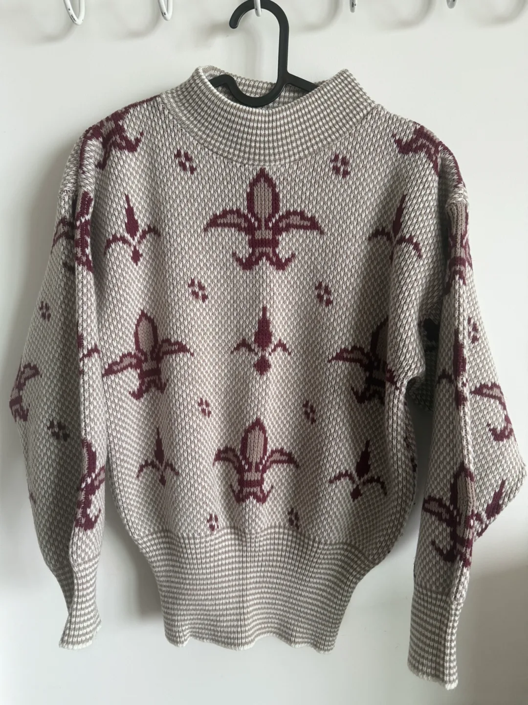 Unique design sweater thumbnail