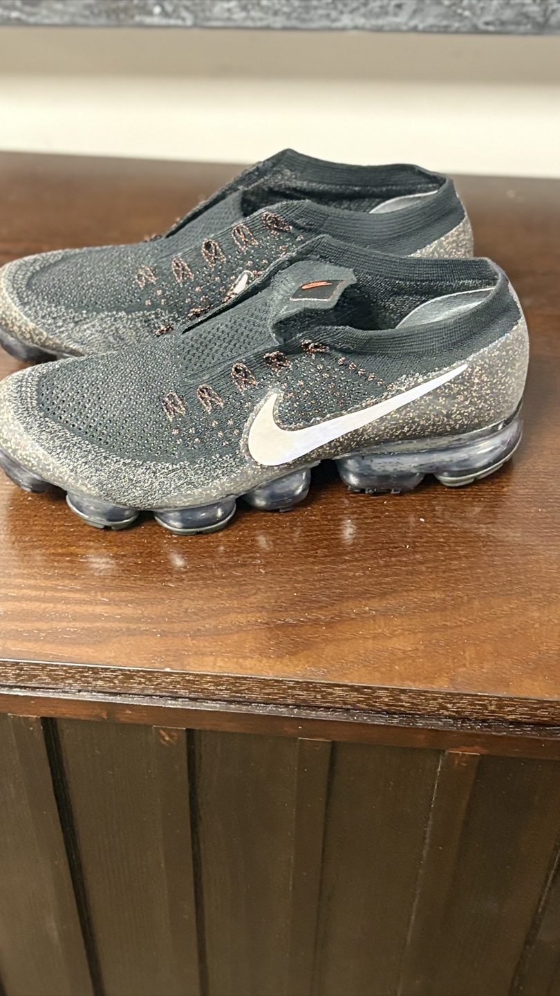 Nike Air VaporMax Flyknit 2 - Size 9