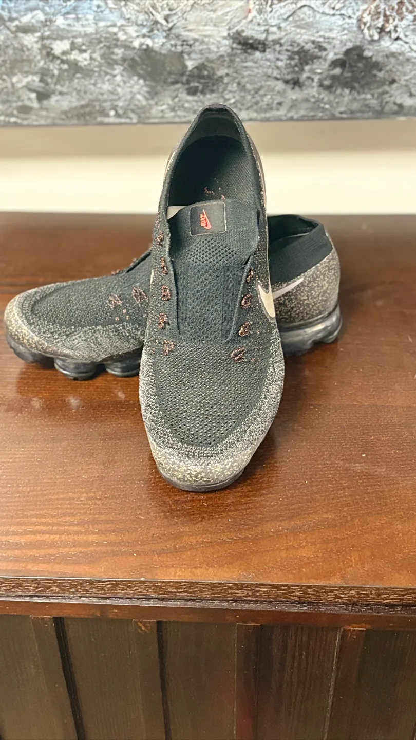 Nike Air VaporMax Flyknit 2 - Size 9 image indicator(2)