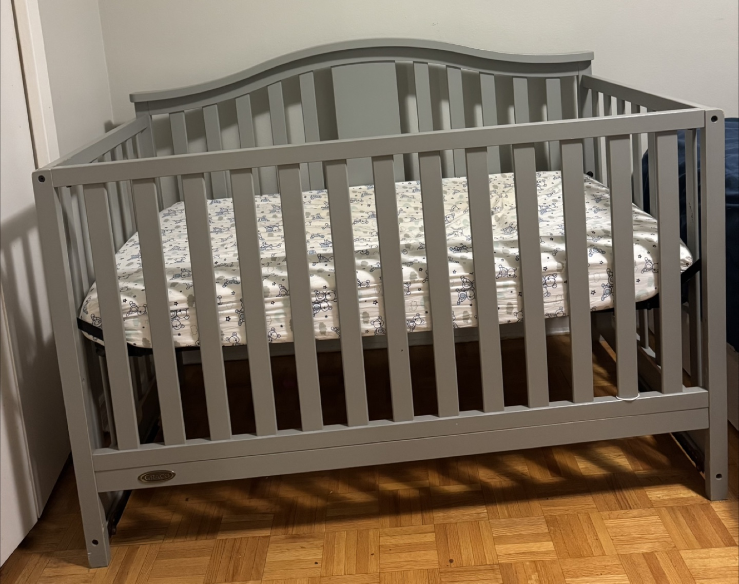 Graco Baby Crib - Grey