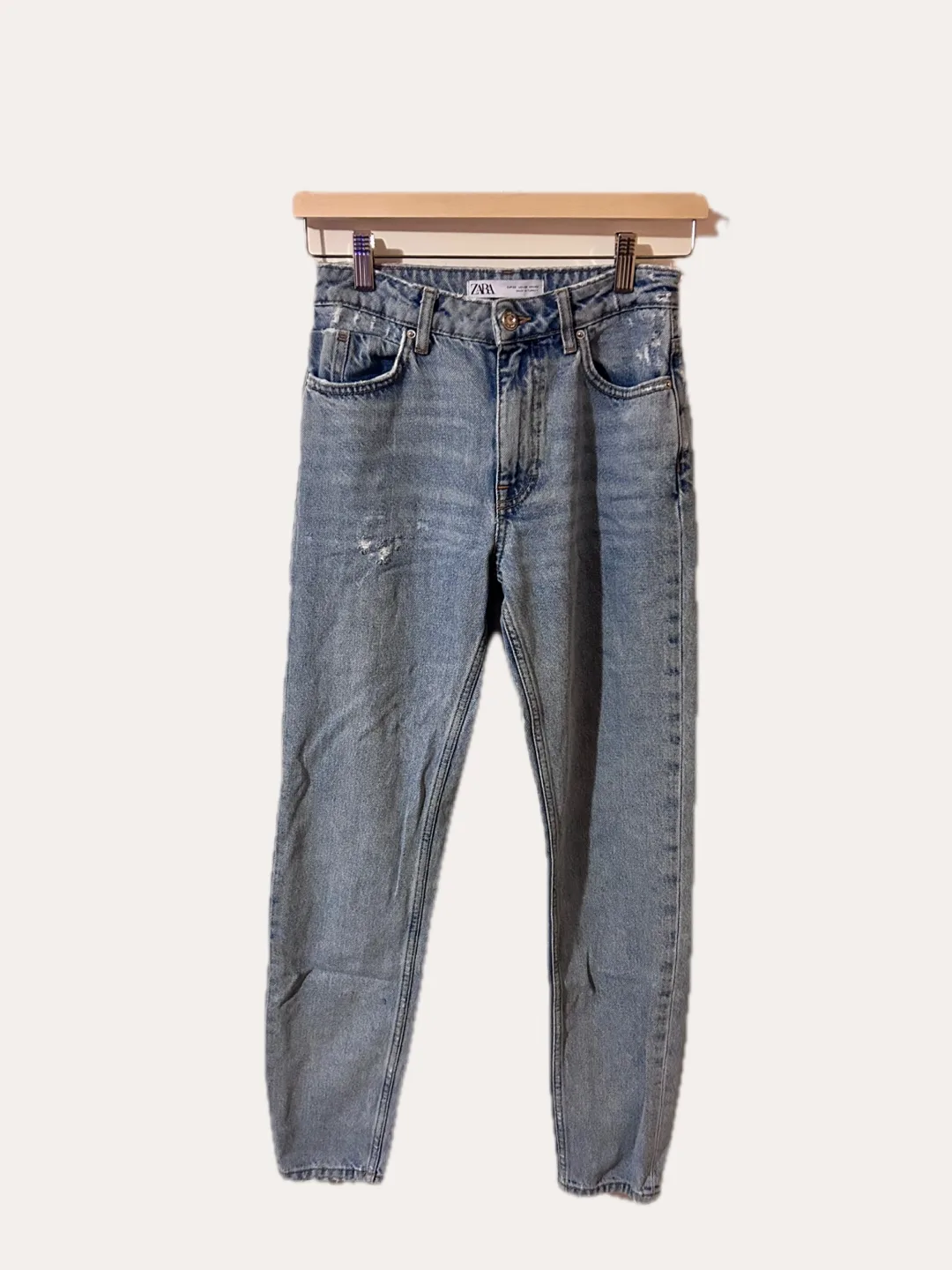 Zara Mom Fit Jeans thumbnail