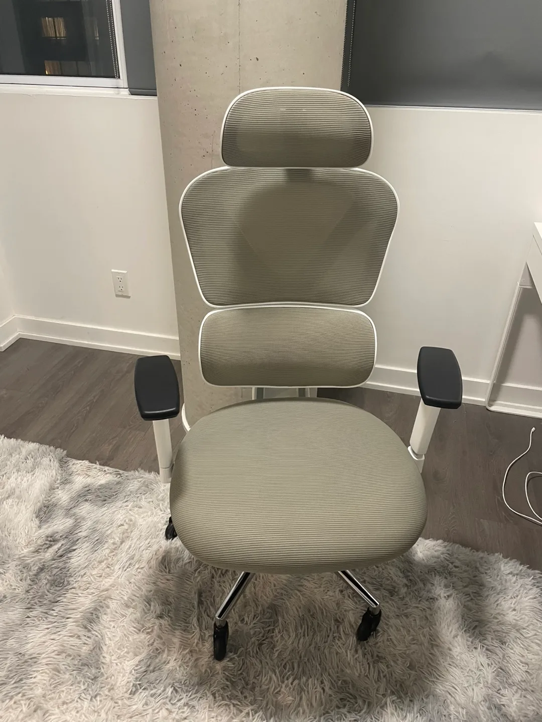 IKEA White Desk and Ergonomic Office Chair image indicator(4)