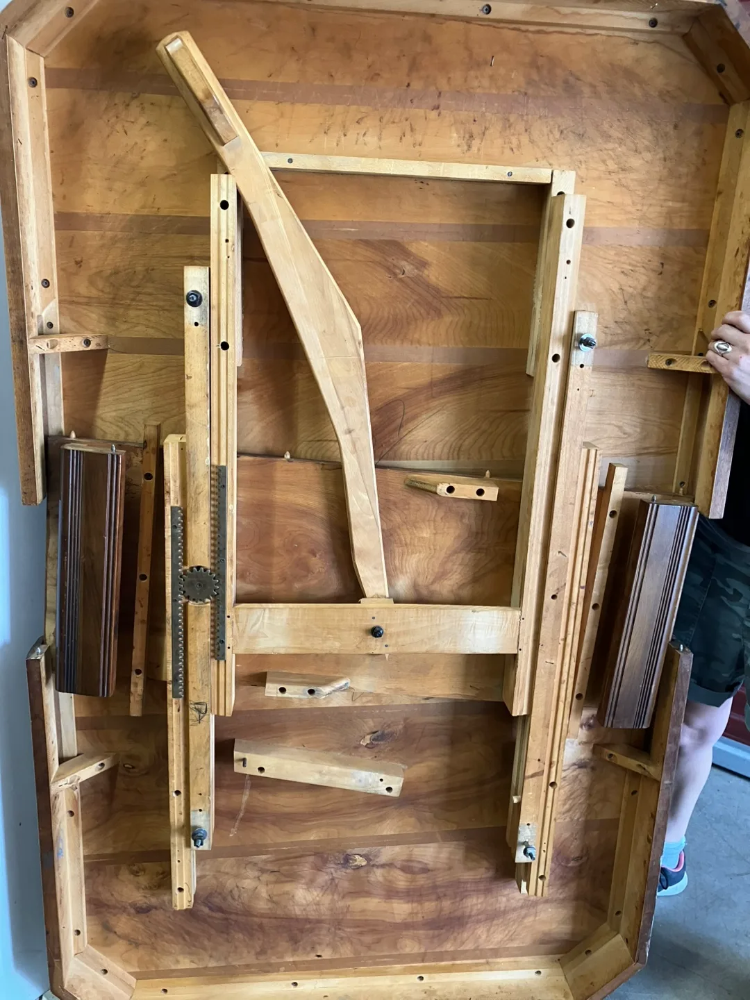 Vintage Extendable Wooden Dining Table image indicator(3)