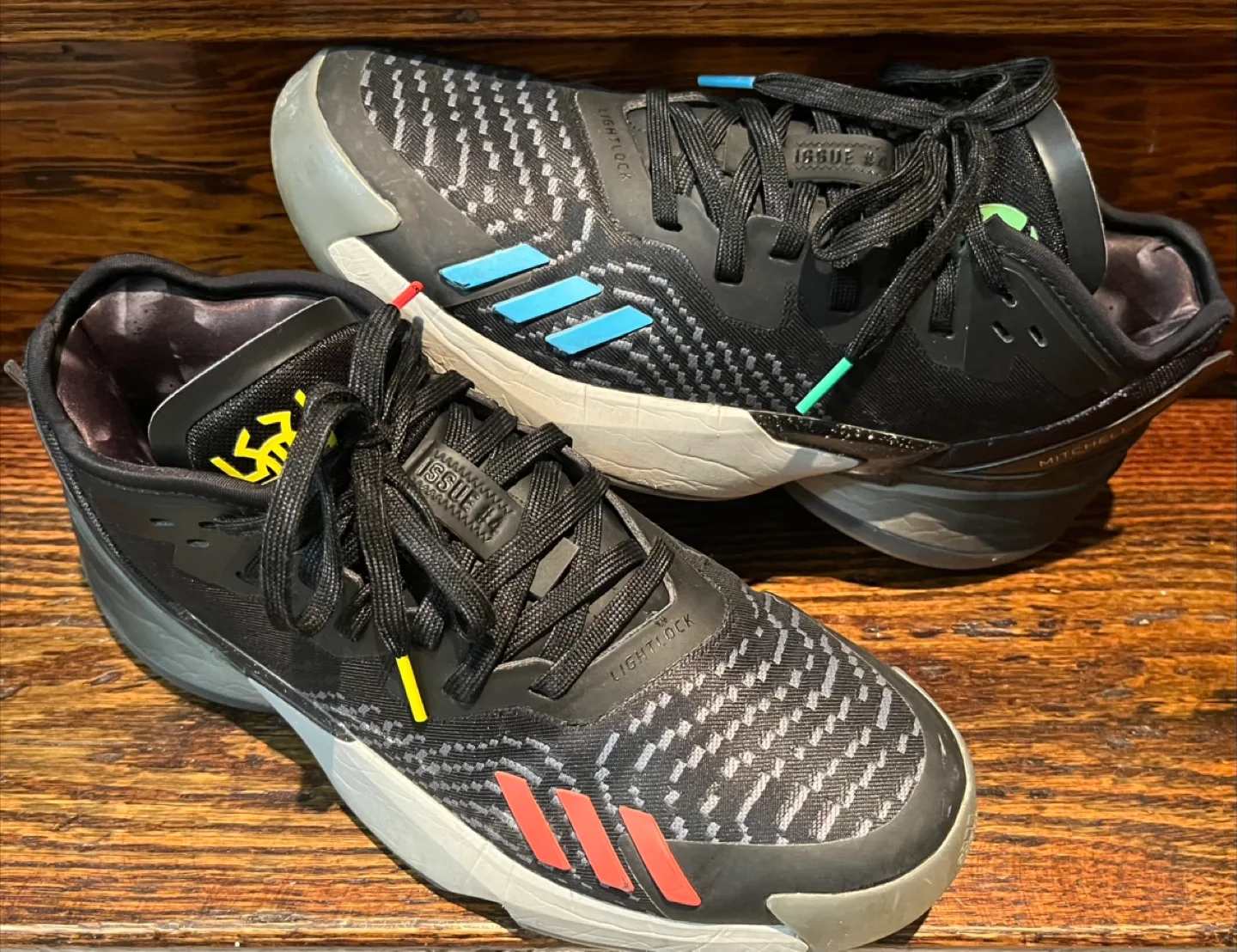 Adidas Shoes Men’s Size 10 Basketball Sneakers thumbnail