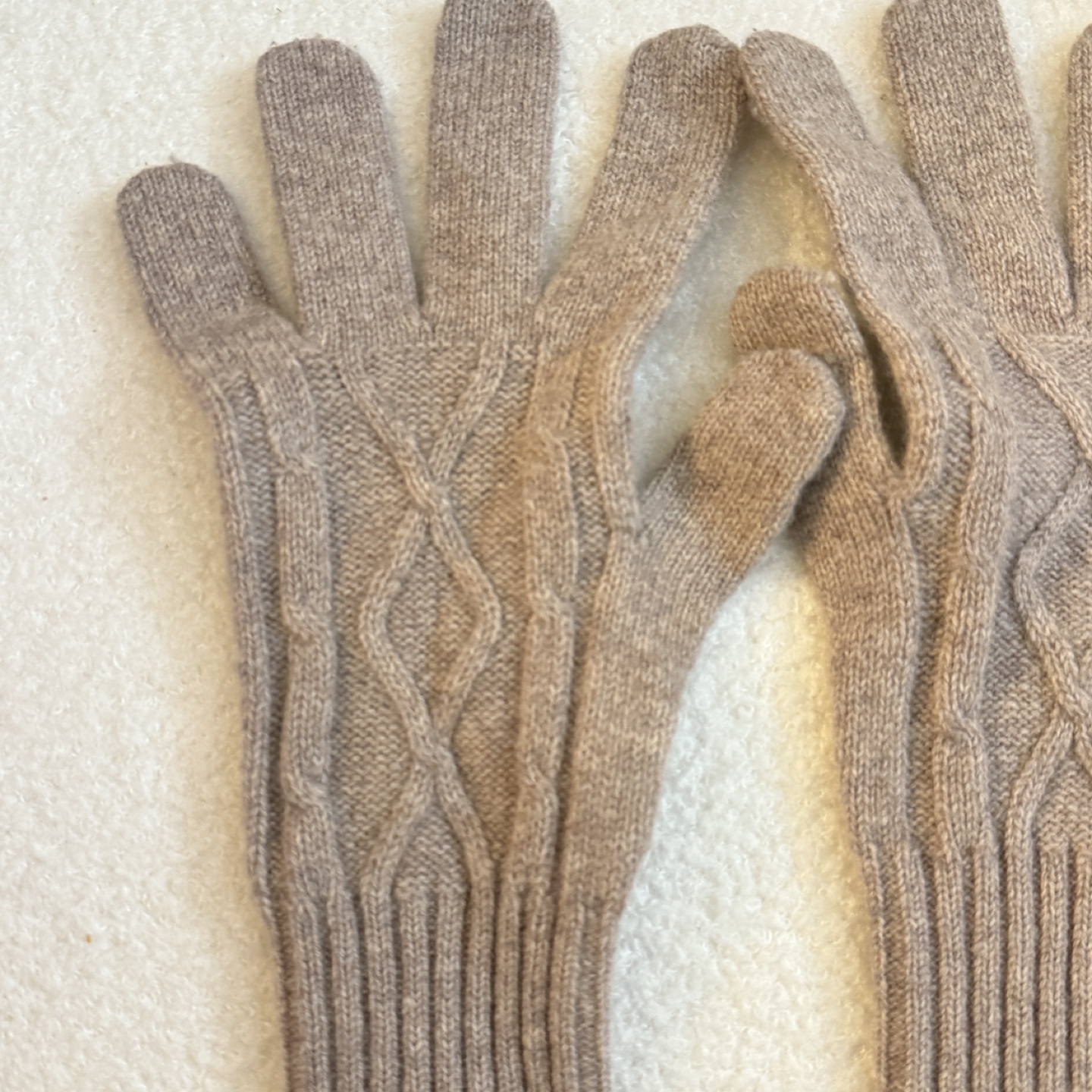 Beige winter gloves - photo 2