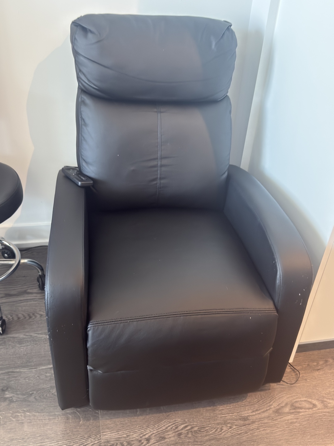 Black Faux Leather Electric Massage Recliner - photo 2