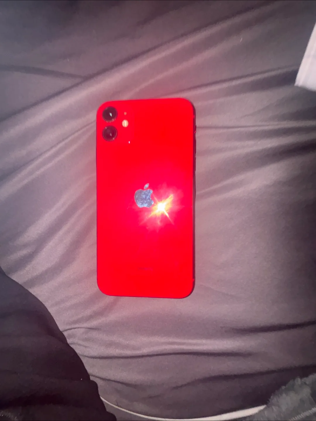 Apple iPhone 11 - Red thumbnail