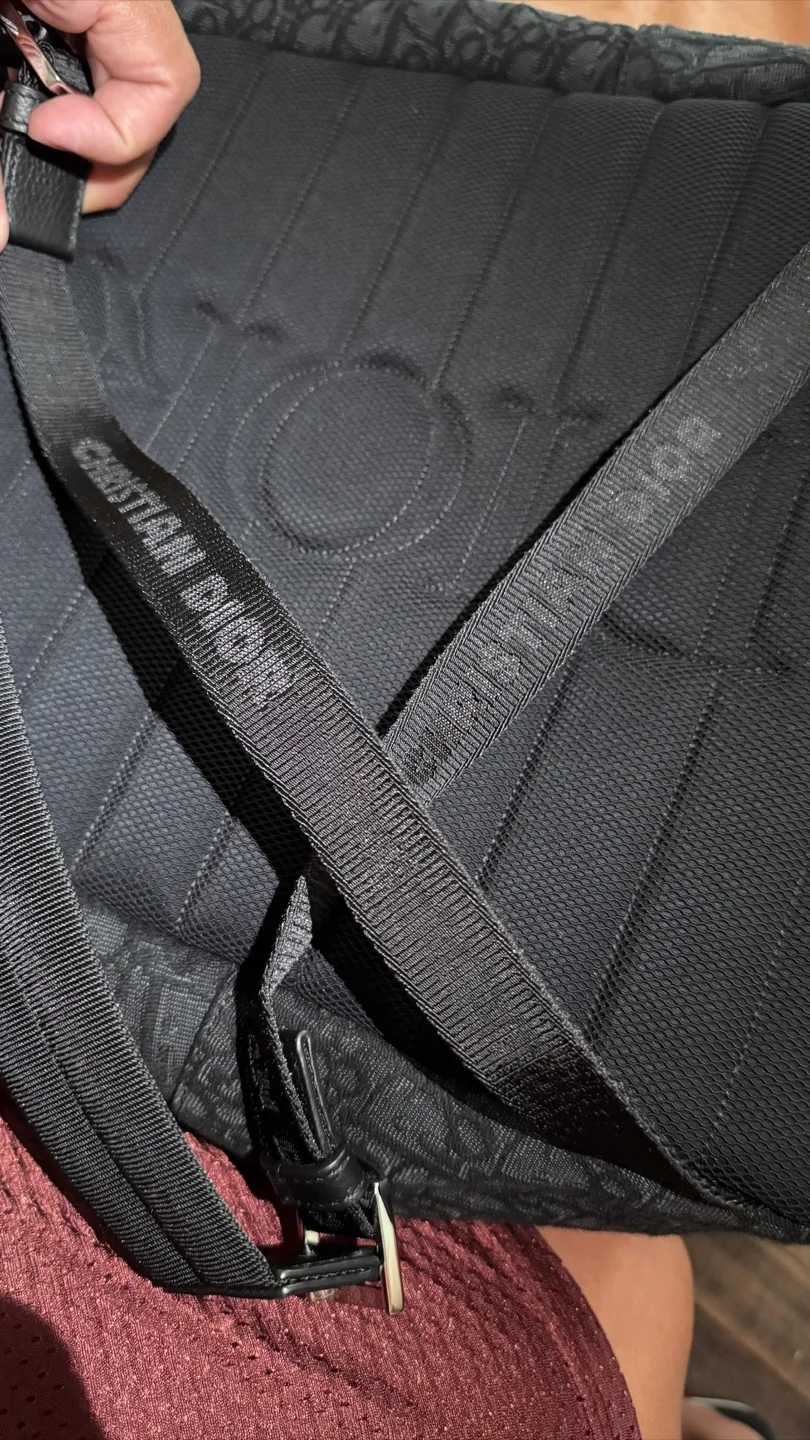 100% LEGIT USED CHRISTIAN DIOR BACKPACK image indicator(9)