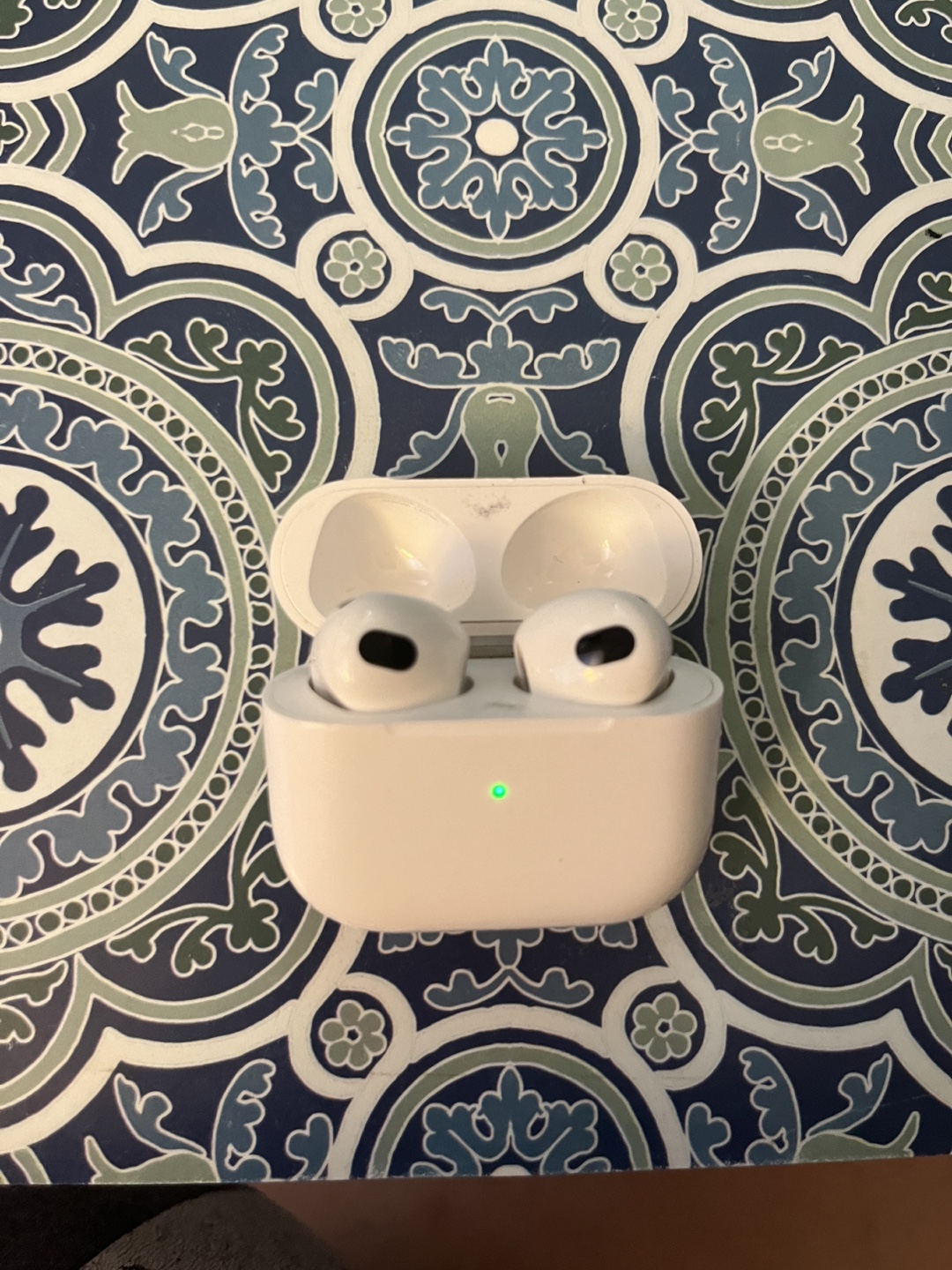 Apple AirPods Gen 3 - photo 2