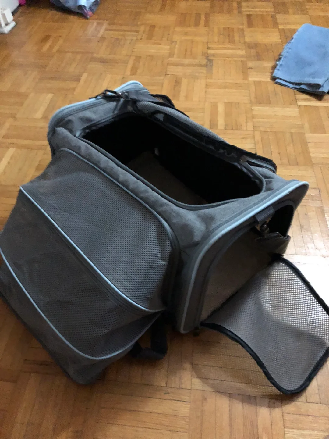 PETSFIT Expandable Pet Carrier - Grey TODYA INKY $25 image indicator(4)