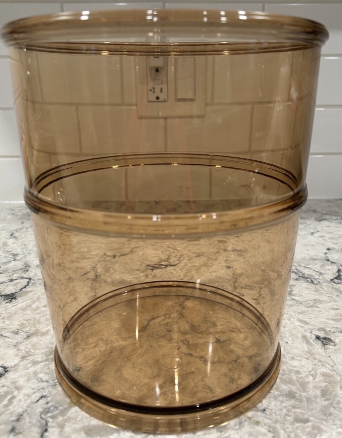 Small Plastic Bathroom/Office Garbage Bin