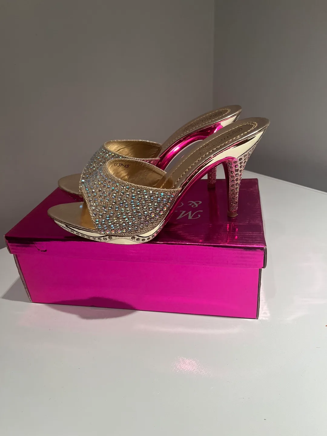 Gold Heels, Size 8.5 image indicator(2)