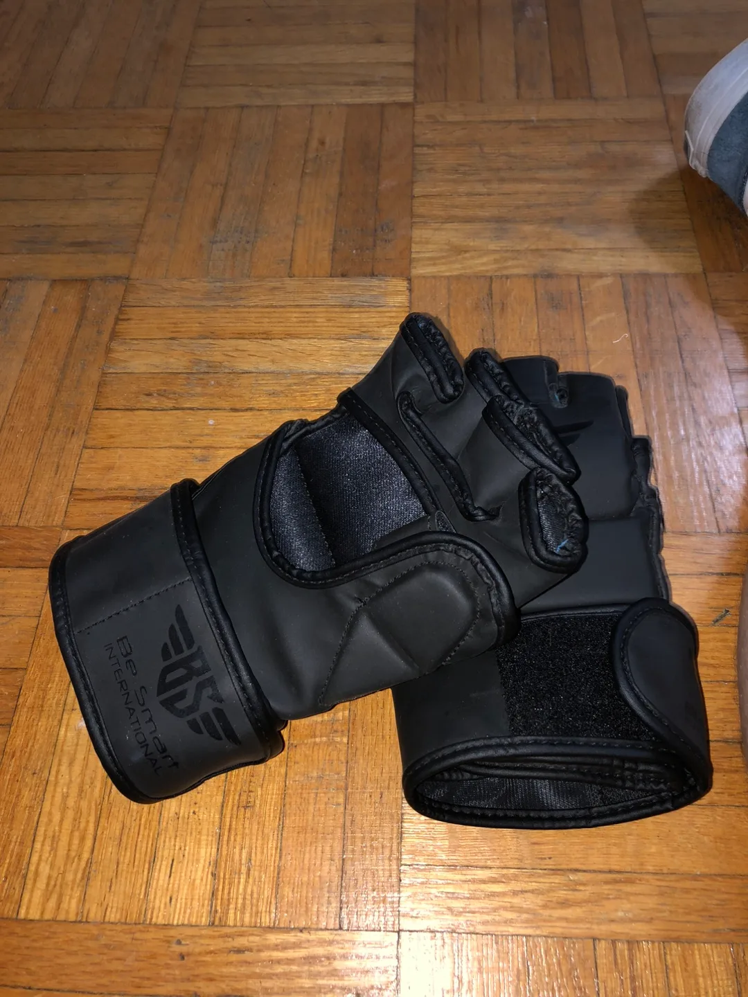 Be Smart International MMA Gloves image indicator(2)