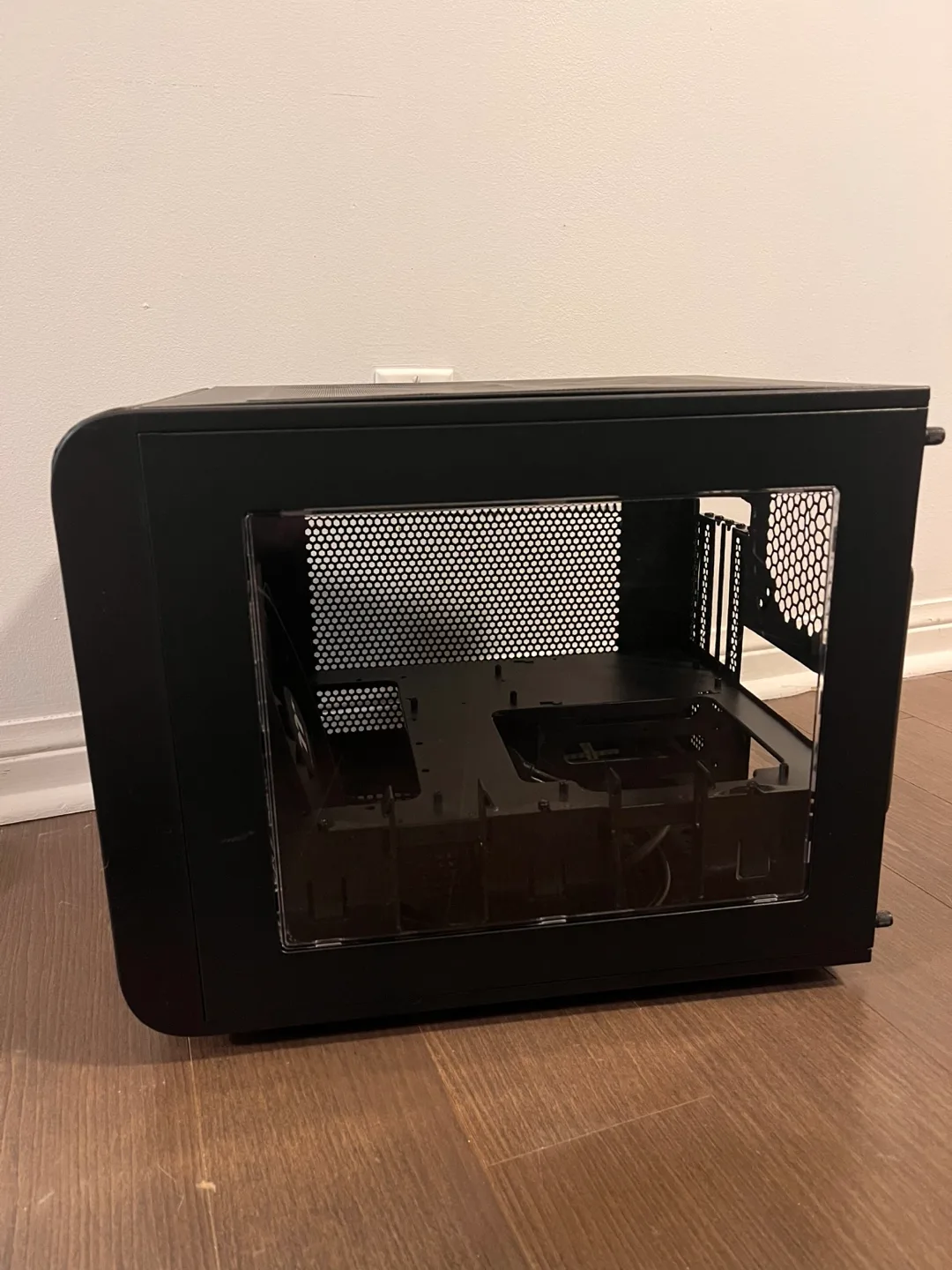Thermaltake Core V21 Cube Case image indicator(4)
